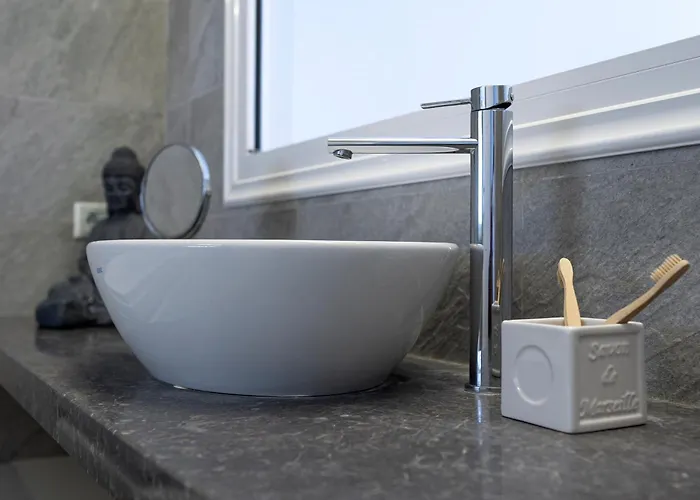 Renee Front Executive Luxury * Soroni