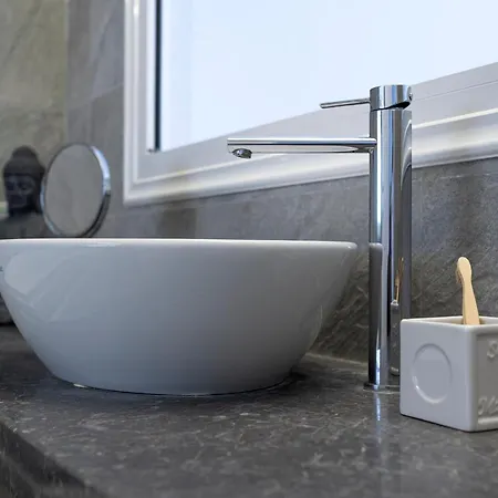 Renee Front Executive Luxury * Soroni