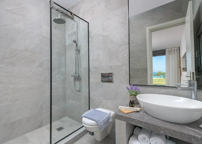 Renee Front Executive Luxury Soroni