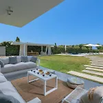 וילה Renee Front Executive Luxury