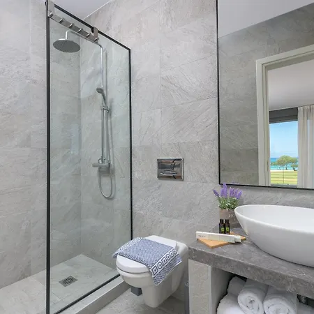 Renee Front Executive Luxury Soroni