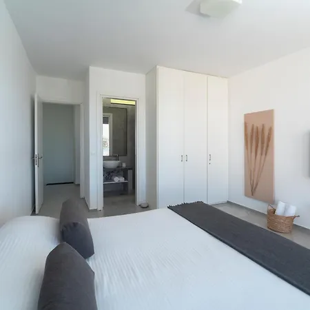 Renee Front Executive Luxury *