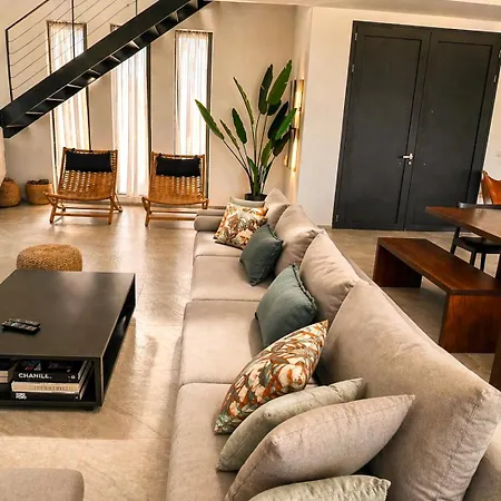 וילה Renee Front Executive Luxury
