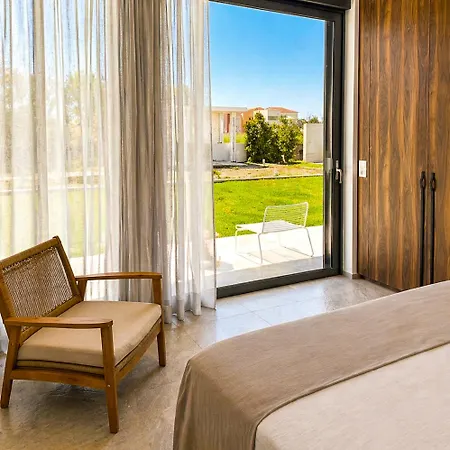 Renee Front Executive Luxury * Soroni