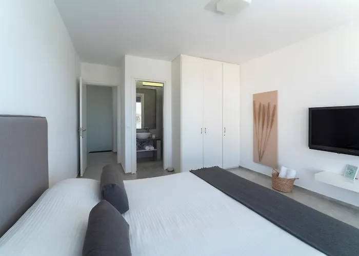 Renee Front Executive Luxury *